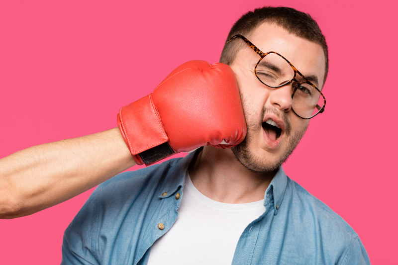Happy Slapping und rechtliche Konsequenzen werden von Anwalt Thomas Will aus Saarbrücken analysiert und zusammengefasst. Als Anwalt für Strafrecht hat er Erfahrung im Bereich Körperverletzung und auch mit modernen Phänomenen.